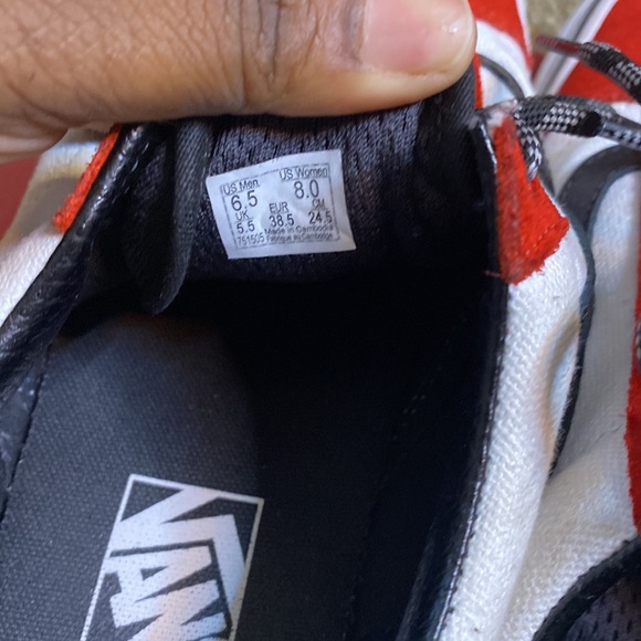 Vans - Picture 3 of 5